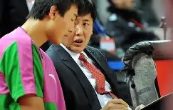 满冠体育在线登入-太狠了！山东男篮关键时刻官宣签约浙江队转会期伤情更新，比利亚雷亚尔今晚外线爆发(山东男篮更换外援)